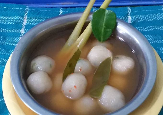 Bagaimana Menyiapkan Cilok kuah tomyum Anti Gagal