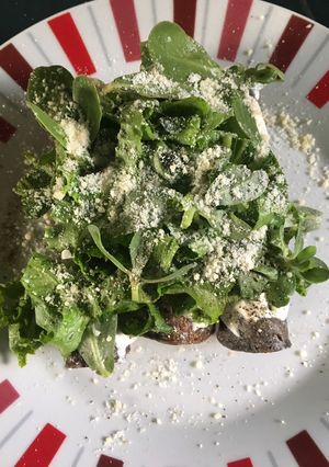Una foto de Tacos de rajas- requesón de tortilla azul