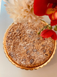 Foto di Crostata Sbrisolona di Mele, Crema e Amaretti