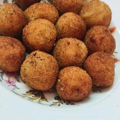 A picture of Chicken cheese ball.
