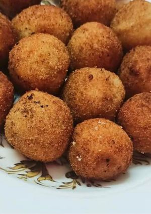 A picture of Chicken cheese ball.