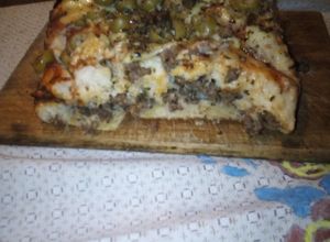 Una foto de Pizza rellena de carne picada 🍕