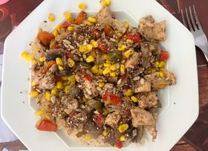 Una foto de Wok de carne estilo asiático