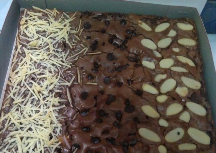 Langkah Mudah untuk Menyiapkan Fudgy Brownies Chewy #berburucelemekemas Anti Gagal