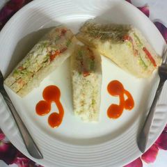 A picture of Mayonies sandwich.