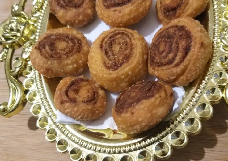 Step-by-Step Guide to Make Award-winning Bakarwadi