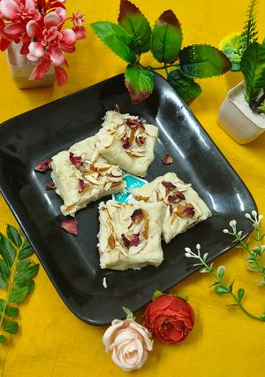 बादाम का हलवा (बर्फी) रेसिपी मुख्य फोटो