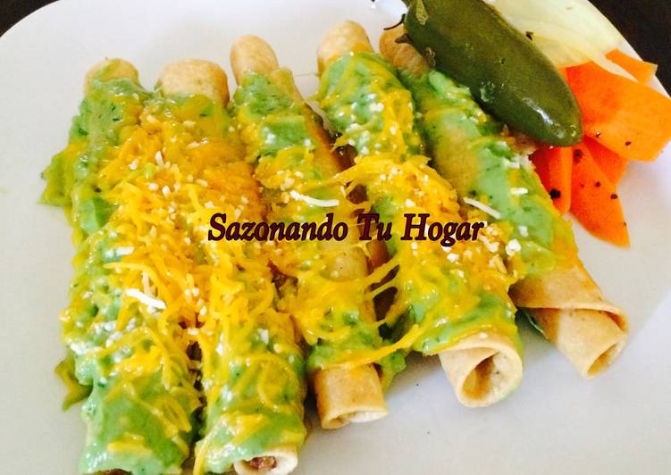 Tacos dorados de res en salsa de guacamole💖