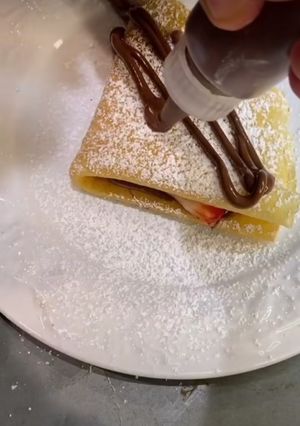 A picture of 3 ingredients crepes.