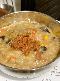 皮蛋魚片燕麥粥 的食譜成品照片