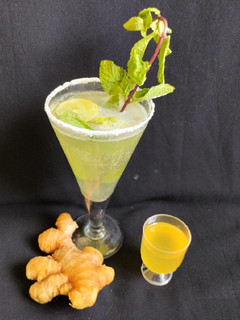 આમળા આદુ મોઈતો (Amla Ginger Mojito Recipe In Gujarati) રેસીપી મુખ્ય ફોટો