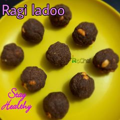 A picture of Ragi ladoo.