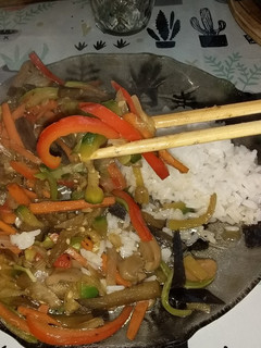 Una foto de Chop suey + champiñones 🍄