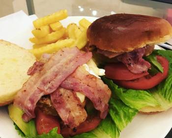 The New Way Cooking Recipe Pork and Chorizo burger with Brie and Bacon Delicious Nutritious