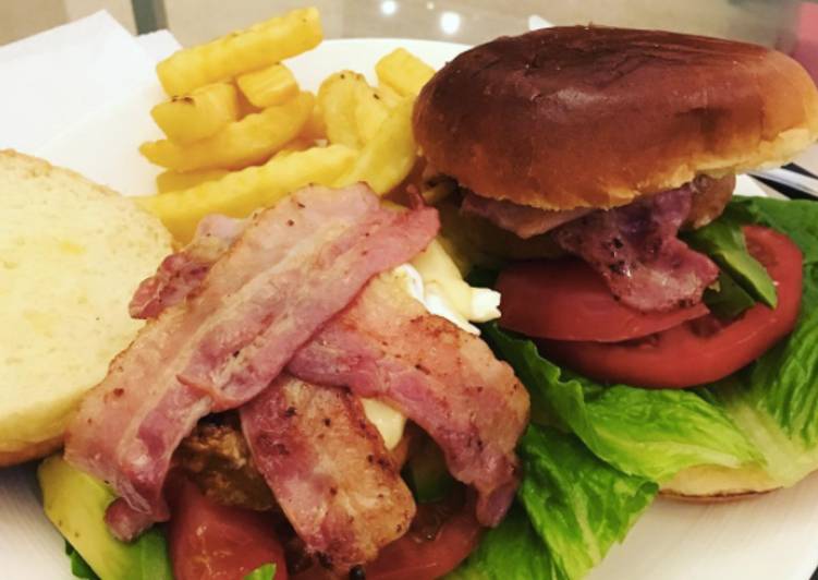 Easiest Way to Prepare Homemade Pork and Chorizo burger with Brie and Bacon