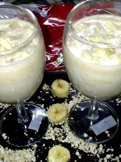 ओट्स बनाना स्मूथी (Oats Banana Smoothie recipe in Hindi) रेसिपी मुख्य फोटो