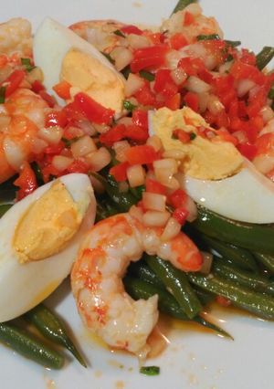 Una foto de Ensalada de judías verdes con gambas