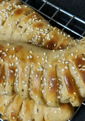 कैटरपिलर ब्रेड(Caterpillar bread recipe in hindi) रेसिपी मुख्य फोटो