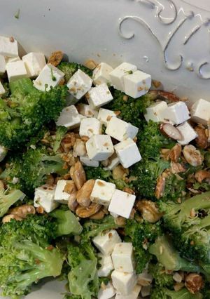 Foto de Salada de Brócolos e Queijo Fresco