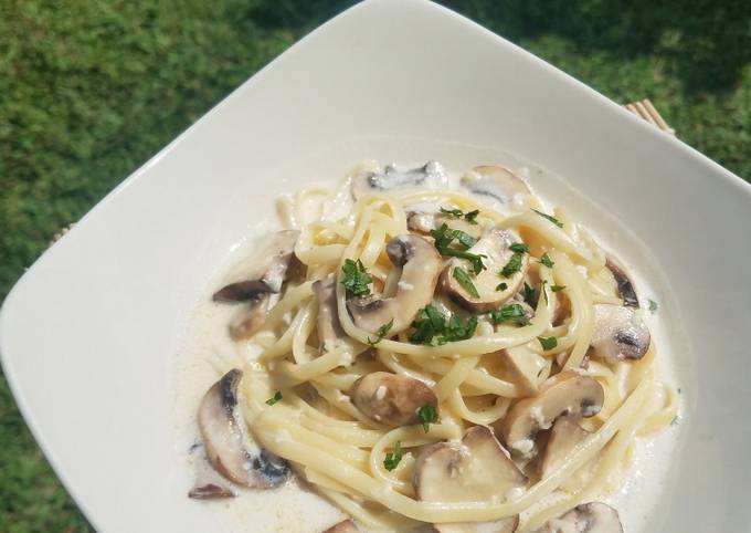 Fettuccine Creamy Carbonara