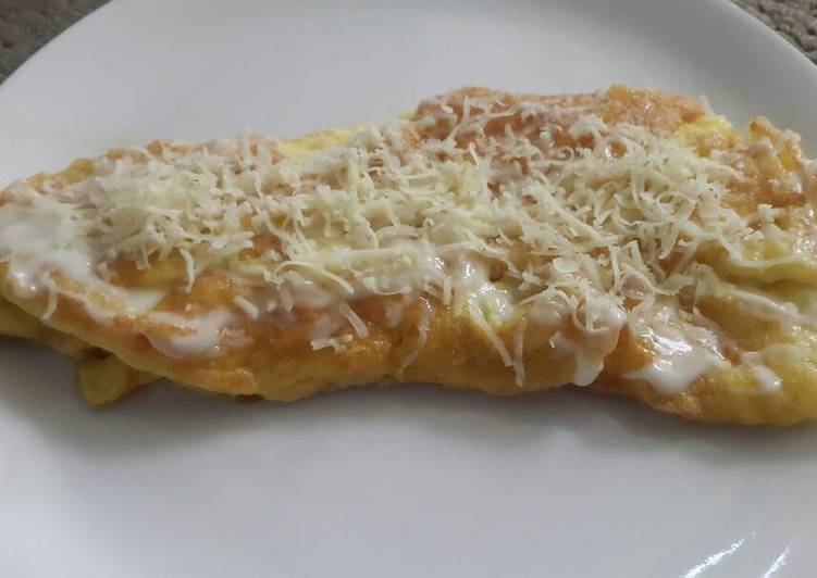 Omelet cheese