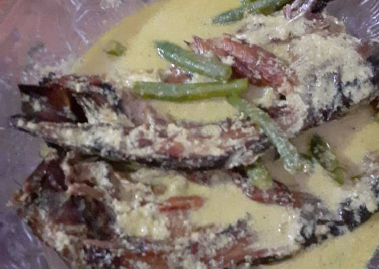 Resep Gulai ikan salai with kacang panjang, Lezat