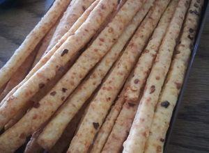 Sós, köményes, chillis - sajtos ropogós recept fotója