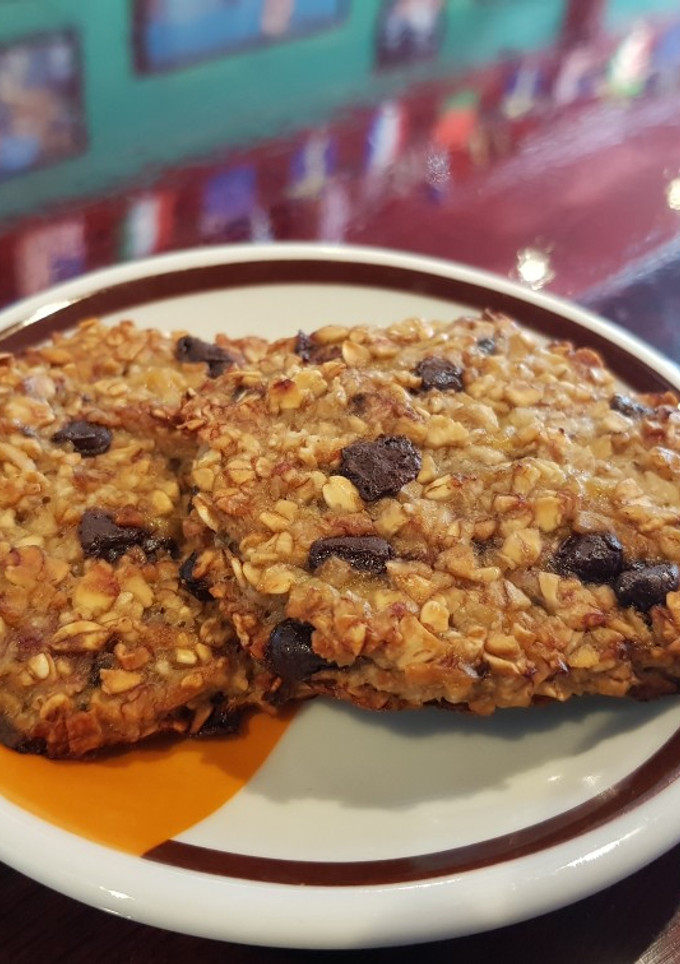 Una foto de Galletas blandas de plátano, avena y chocolate