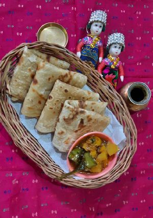 शिंगाडा पोळी (Shingada Poli Recipe In Marathi) रेसिपी चे मुख्य फोटो 