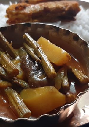 সজনে ডাঁটার ঝোল(sajne datar jhol recipe in bengali) রেসিপির প্রধান ছবি