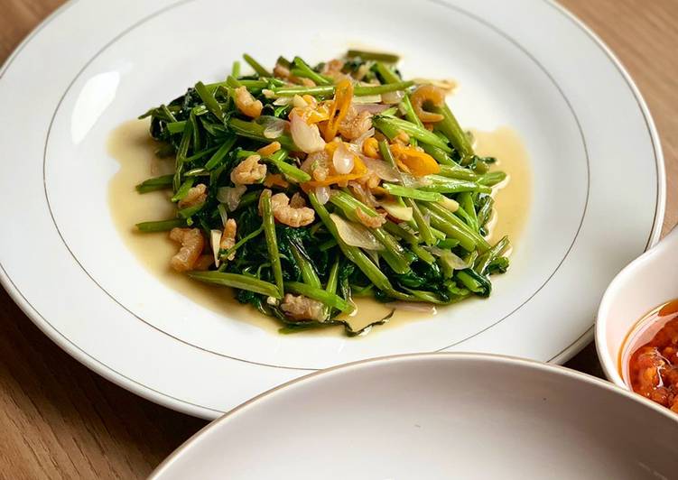 Bagaimana Membuat Cah kangkung ebi Anti Gagal