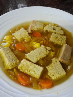 Una foto de Sopa de cebolla sin gluten vegana