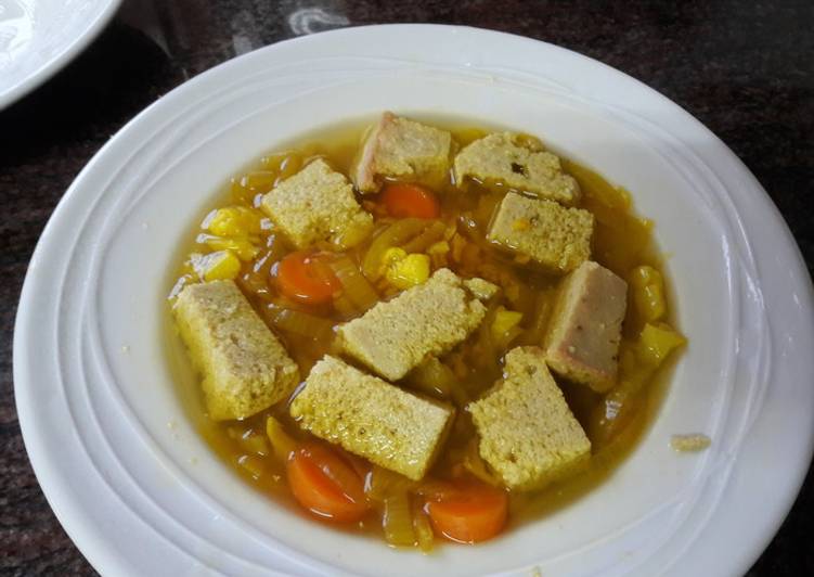 Sopa de cebolla sin gluten vegana