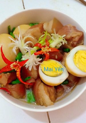 Hình của món Thịt ba chỉ kho tàu.