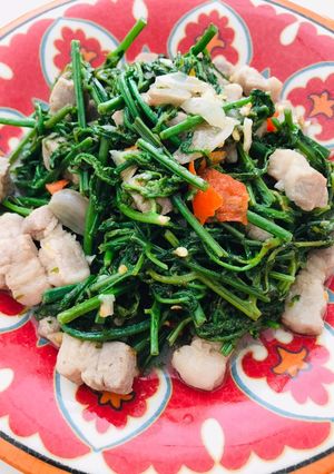 รูปของ ผักกูดหมูสามชั้นผัดกะปิ