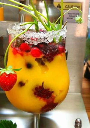 Hình của món Sinh tố xoài & trái cây.