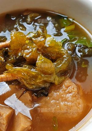 雨來菇紅燒丸子湯 的食譜成品照片