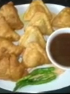 સમોસા (Samosa recipe in Gujarati) રેસીપી મુખ્ય ફોટો