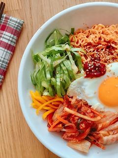 Hình của món Mì Gói Trộn Kim Chi Sốt Gochujang.