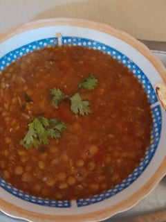 صورة لوصفة شوربة عدس مع كسرة
