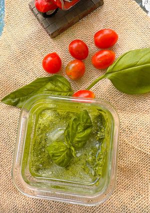 A picture of Creamy Cashew Basil Pesto.