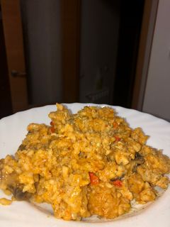 Una foto de Arroz con pollo y champis 🥘