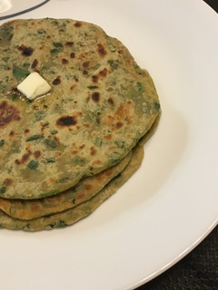 பாலக் பராத்தா (palak paratha recipe in tamil) செய்முறை முக்கிய புகைப்படம்