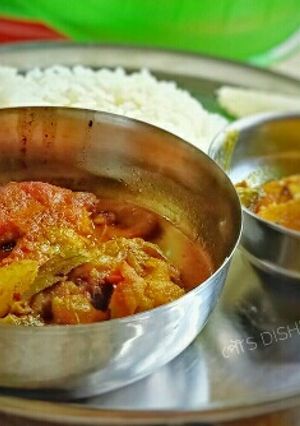 আলু বেগুন বড়ি দিয়ে রুই মাছের ঝোল (aloo begun bori diye rui maacher jhol recipe in Bengali) রেসিপির প্রধান ছবি
