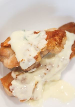 Foto resep Crispy Chicken with Garlic Cream Sauce