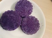 A picture of bánh trung thu khoai lang