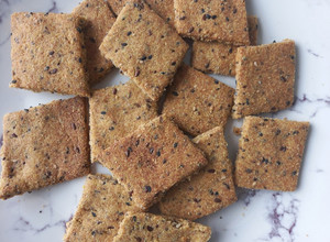 Una foto de Galletitas saladas de maíz y harina integral
