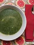Sopa de espinaca con avellanas