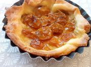Une photo de tarte prunes