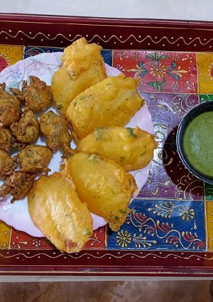 A picture of Methi Gota and Patri Bhajiya.